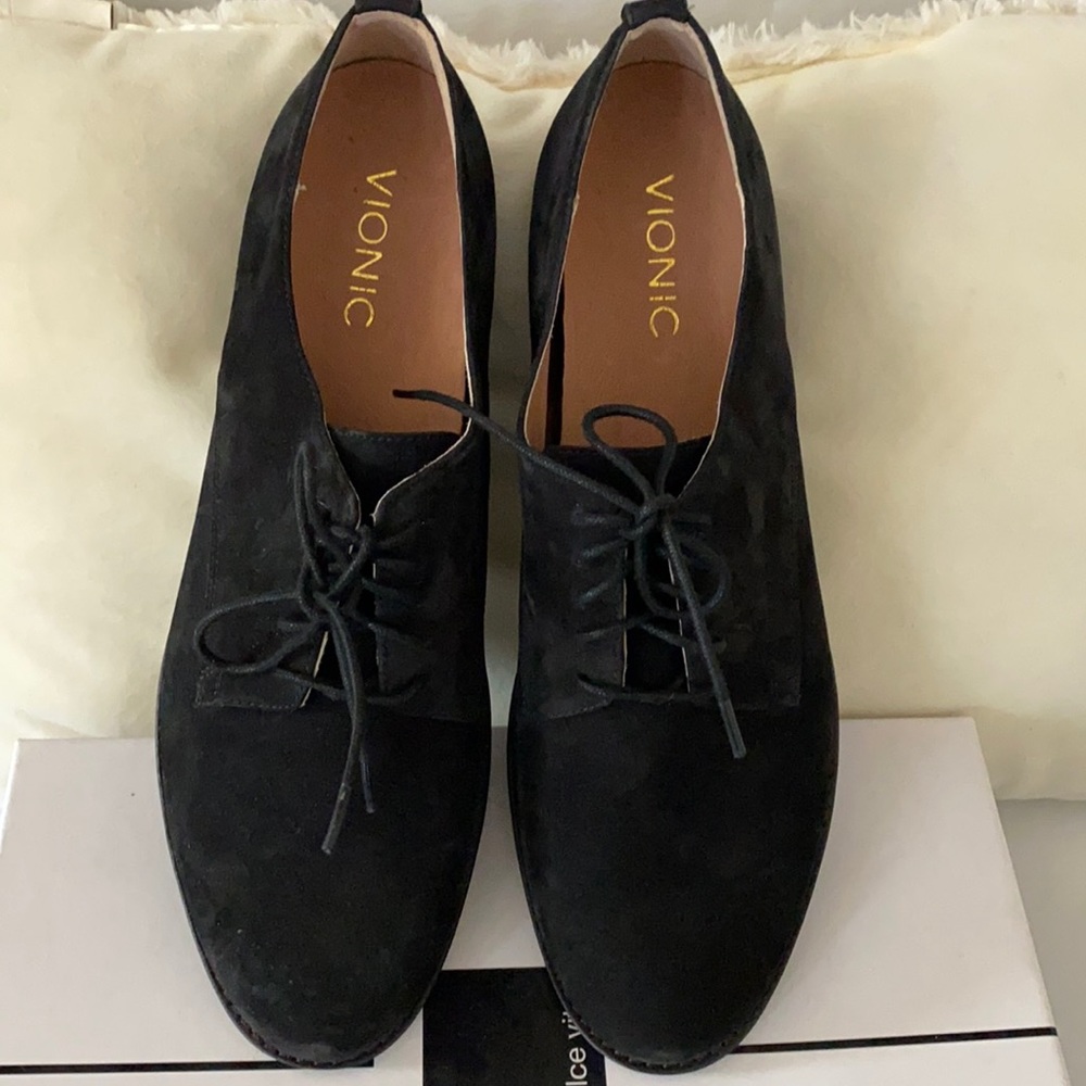 Vionic Weslyn lace up shoes